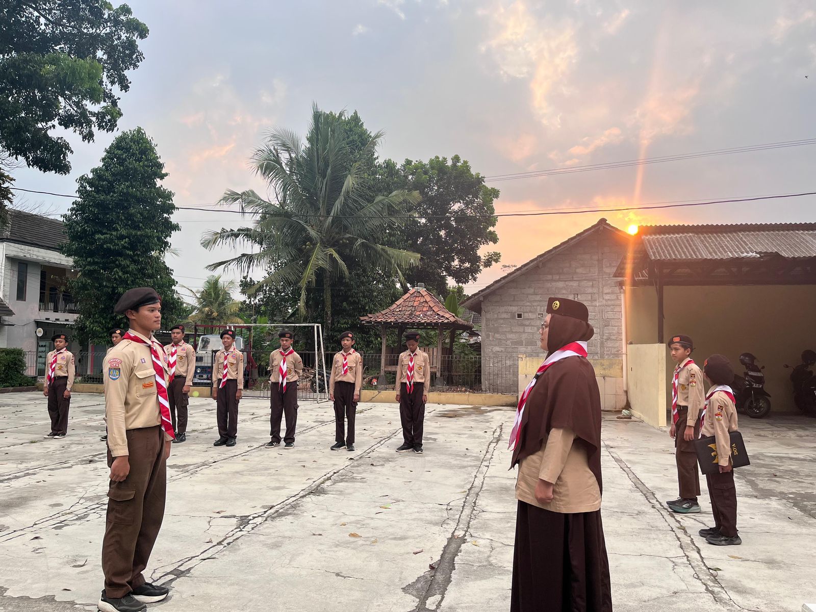 Tutup Semester Genap, 15 Siswa Penggalang SMPIT Bakti Insani Resmi Dilantik